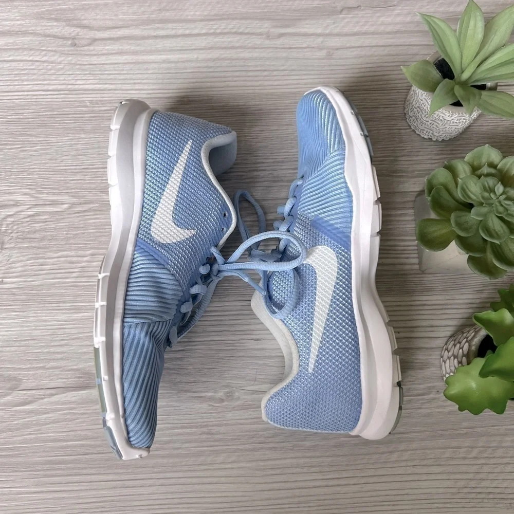 NIKE flex bijoux aluminum sneakers size 6.5 EUC